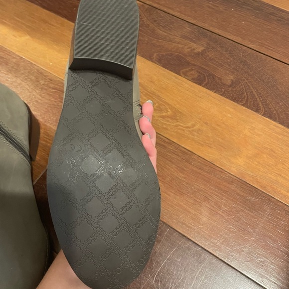 Vionic UNWORN Weather resistant booties Size 7.5 - Picture 3 of 5